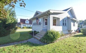 7236 Plainfield Rd in Deer Park, OH - Building Photo