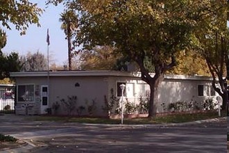 Casa Mobile Park in Los Banos, CA - Foto de edificio - Building Photo