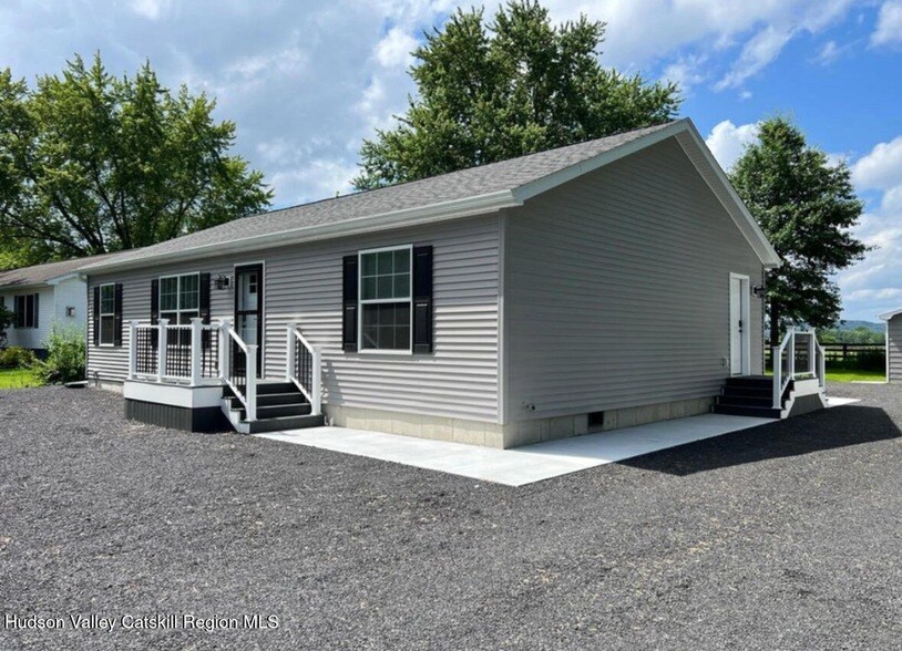 37 Van Dyck St in Coxsackie, NY - Foto de edificio