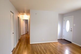 12160 Bennington Pl in Maryland Heights, MO - Building Photo - Building Photo