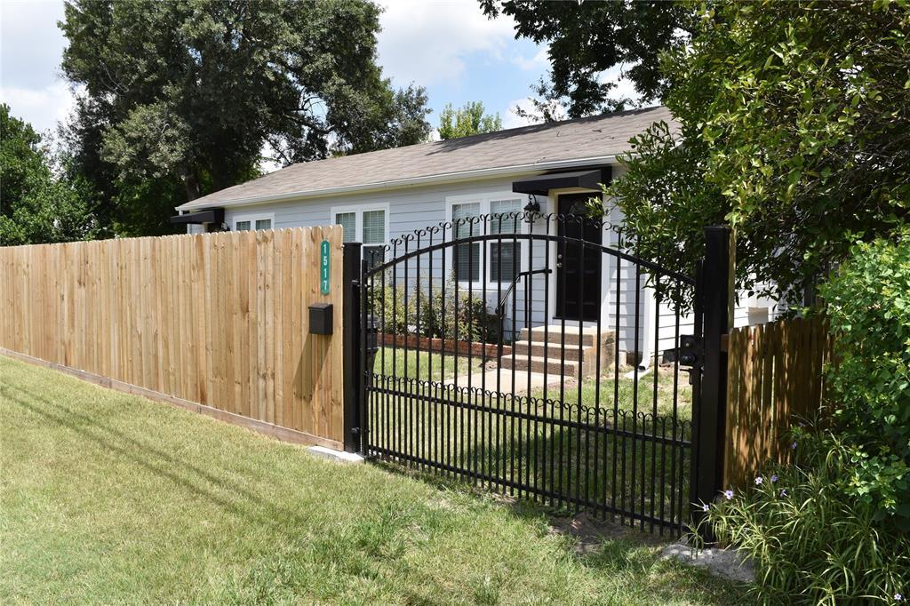 1517 W 12th St in Houston, TX - Building Photo