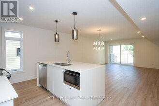 574 Byron Ave in Ottawa, ON - Building Photo - Building Photo