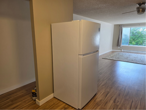 990 S 11th St, Unit Apt #4 in Coos Bay, OR - Foto de edificio - Building Photo