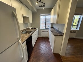 Canterbury Court Apartments in Buffalo, NY - Building Photo - Building Photo