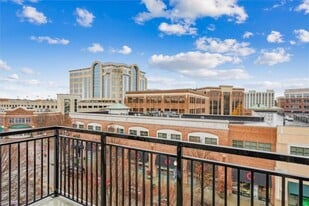 670 Town Center Dr in Newport News, VA - Building Photo