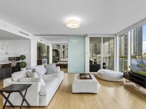 1040 Biscayne Blvd in Miami, FL - Building Photo - Building Photo