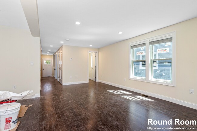70 Stanley Ave-Unit -1 in Medford, MA - Building Photo - Building Photo