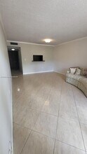 5199 NW 7th St in Miami, FL - Building Photo - Building Photo