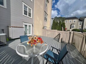 11874 Sunrise Valley Dr in Reston, VA - Building Photo - Building Photo