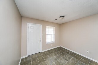 4663 Royal View Dr in Memphis, TN - Building Photo - Building Photo