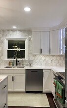 805 Golden Arrow St in Great Falls, VA - Building Photo - Building Photo