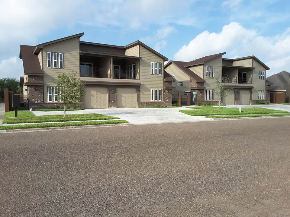 1000 E Daffodil Ave in McAllen, TX - Building Photo