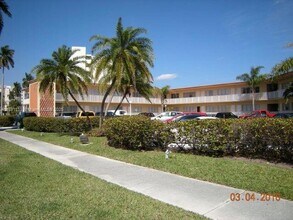 26 Diplomat Pkwy, Unit 2248 in Hallandale Beach, FL - Foto de edificio - Building Photo