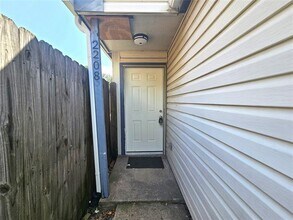2208 Teakwood Ct in Lewisville, TX - Building Photo - Building Photo