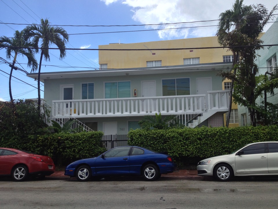 740 11th St in Miami Beach, FL - Building Photo