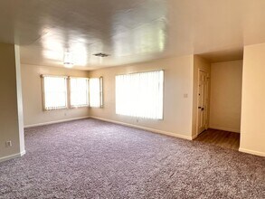 2637 Cedar St in Bakersfield, CA - Building Photo - Building Photo