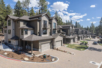 Gondola Vista Luxury Homes - Tourist Corridor in South Lake Tahoe, CA - Foto de edificio - Building Photo