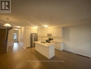 92 Phoenix Blvd in Barrie, ON - Building Photo - Building Photo