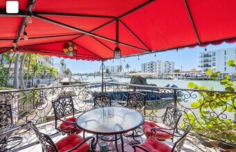 8142 Byron Ave in Miami Beach, FL - Building Photo - Building Photo