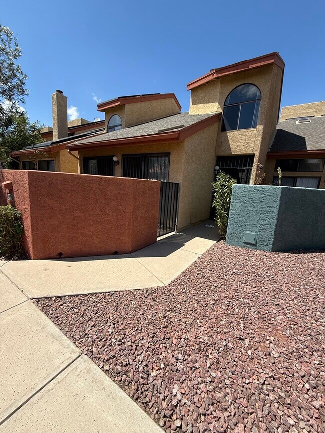 3859 Paseo de Las Canchas in Tucson, AZ - Foto de edificio - Building Photo