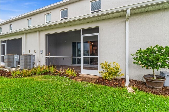 15376 Wildflower Cir in Naples, FL - Building Photo - Building Photo