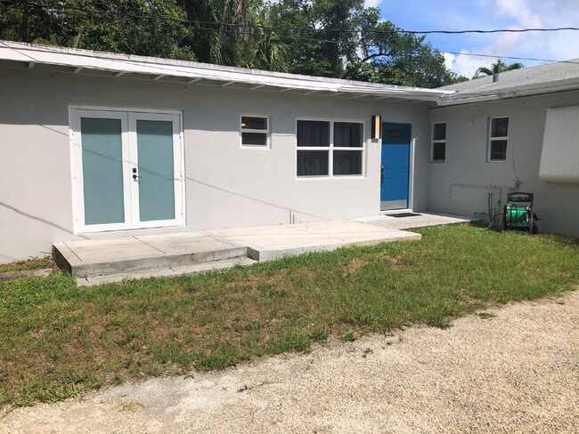 812 SW 16th Ct in Fort Lauderdale, FL - Building Photo - Building Photo