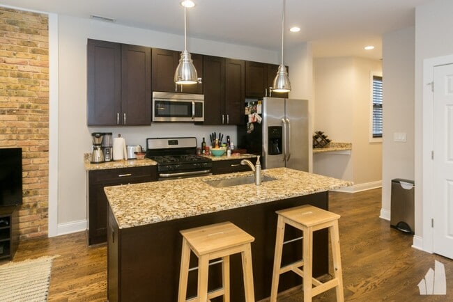 1218 W Diversey Pky, Unit #  02 in Chicago, IL - Building Photo - Building Photo