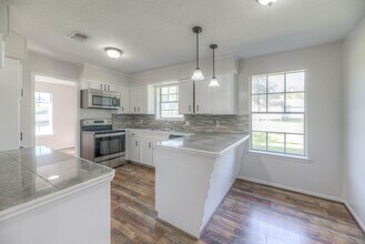 1202 Dunbar Ave in Livingston, TX - Building Photo - Building Photo