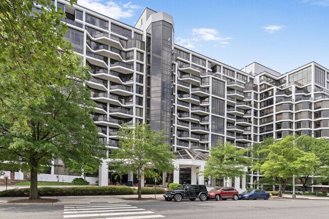 1530 Key Blvd, Unit 923 in Arlington, VA - Building Photo - Building Photo