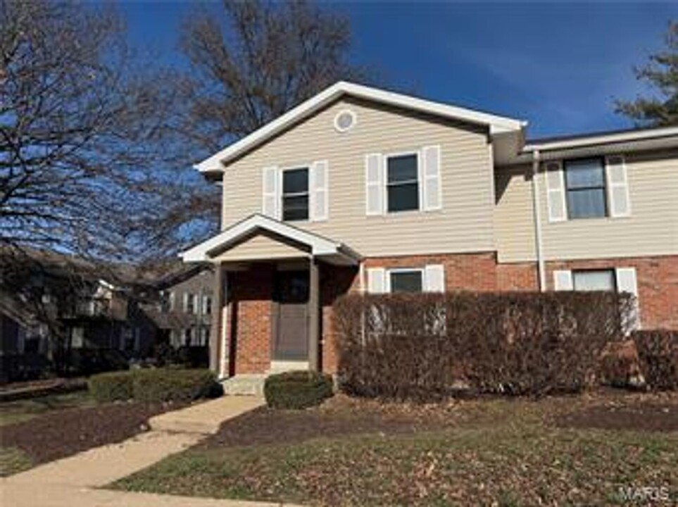 1825 High Sun Dr in Florissant, MO - Building Photo