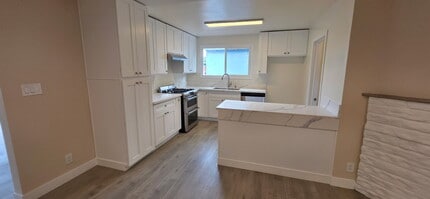 23300 Welby Way in West Hills, CA - Building Photo - Building Photo