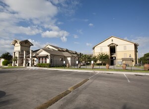 The Rio in Edinburg, TX - Foto de edificio - Building Photo
