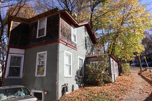 143 S Aurora St, Unit 1 in Ithaca, NY - Building Photo - Building Photo