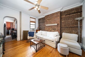 702 Bloomfield St in Hoboken, NJ - Building Photo - Building Photo