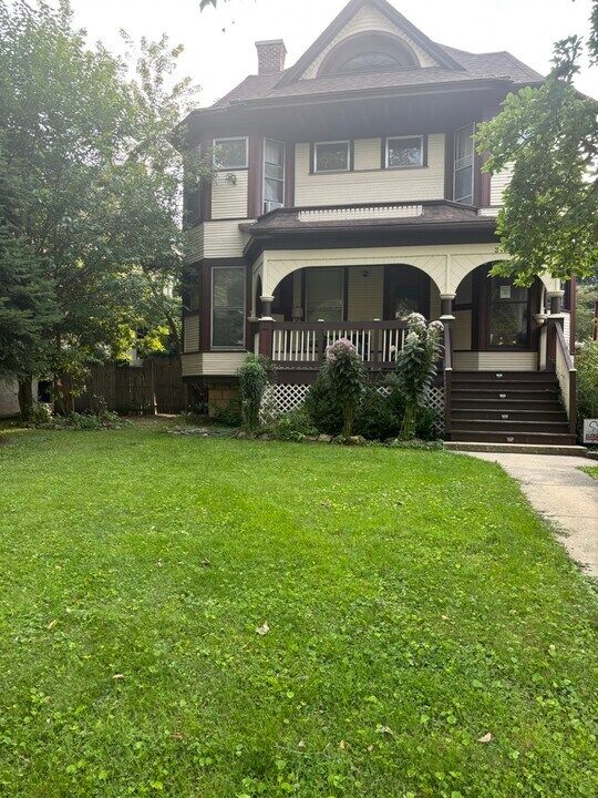 319 Wesley Ave in Oak Park, IL - Building Photo