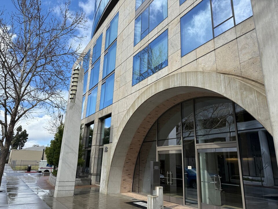 38 N Almaden Blvd in San Jose, CA - Foto de edificio