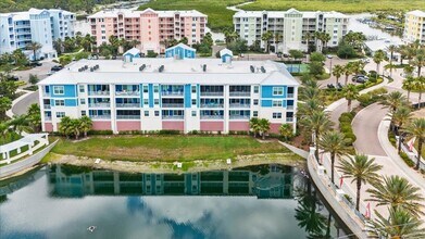 1 Riverwalk Dr in New Smyrna Beach, FL - Foto de edificio - Building Photo