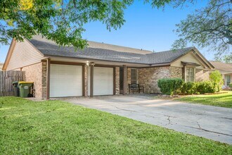 5013 Camden Ln in Pearland, TX - Building Photo - Building Photo