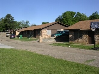 14528 CR 2191 in Whitehouse, TX - Building Photo