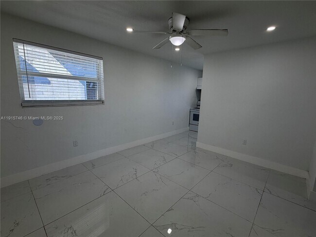 629 SW 10th St in Miami, FL - Building Photo - Building Photo