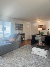 8 Chartier Cir in Newport, RI - Foto de edificio - Building Photo