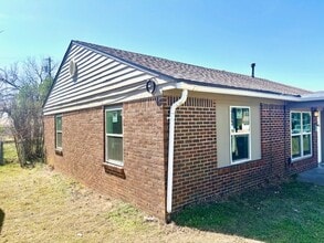 715 W Wood St in Shawnee, OK - Building Photo - Building Photo