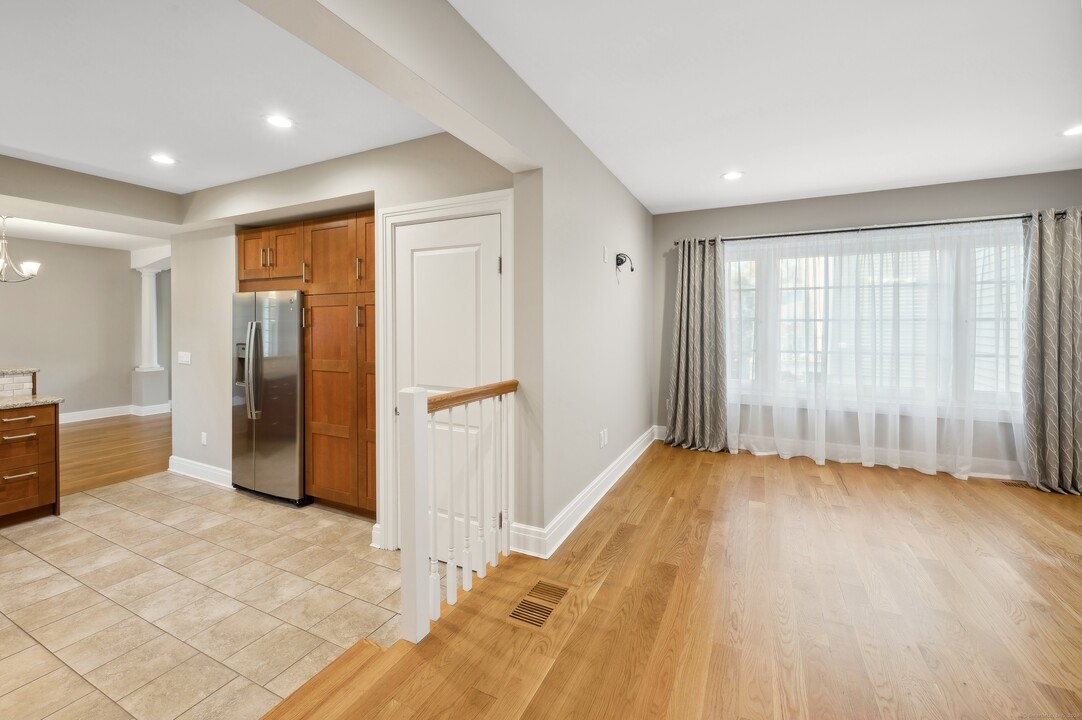 2382 Washington Blvd-Unit -APT 2 in Stamford, CT - Building Photo