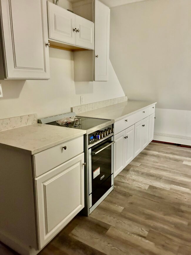 23 Hanover St, Unit 3 in Portland, ME - Foto de edificio - Building Photo