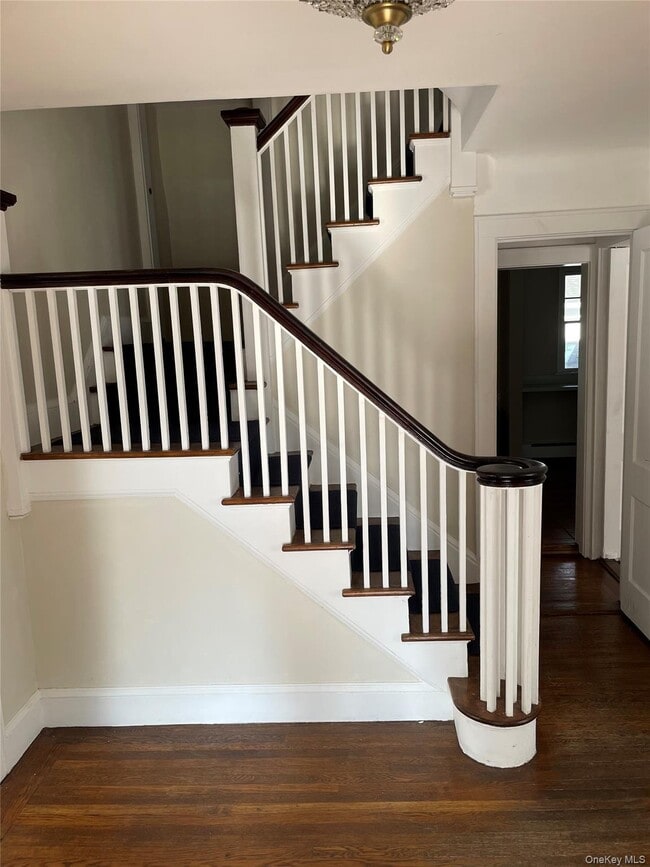 56 Nassau Blvd in Garden City, NY - Building Photo - Building Photo