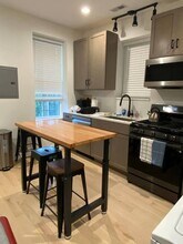 2943 N Gresham Ave in Chicago, IL - Building Photo - Building Photo