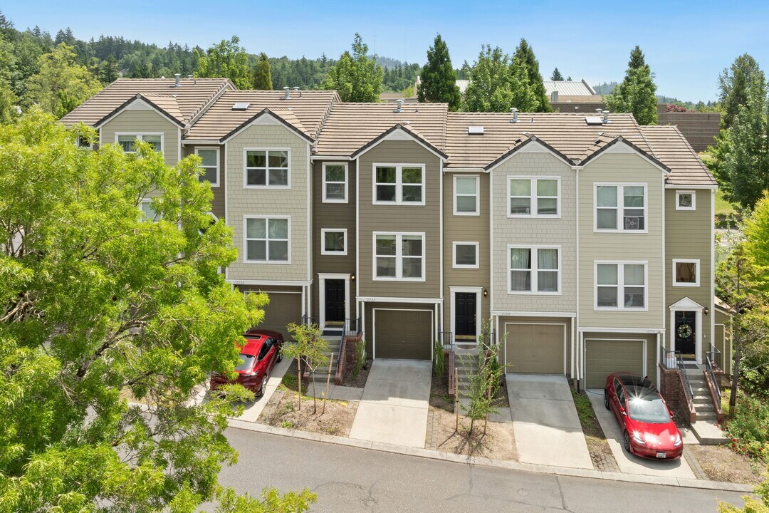 2732 NW Kennedy Ct in Portland, OR - Building Photo