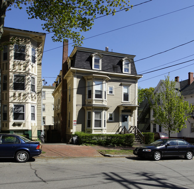 549 Cumberland Ave in Portland, ME - Foto de edificio - Building Photo