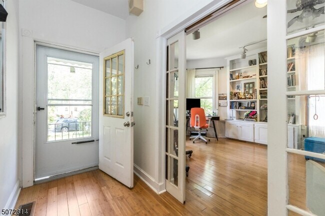 35 Lexington Ave in Montclair, NJ - Building Photo - Building Photo