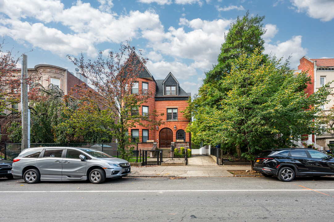 196 New York Ave in Brooklyn, NY - Building Photo